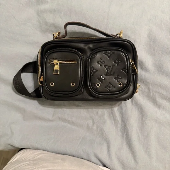 Black utility purse with black strap & gold hardware - Picture 9 of 10